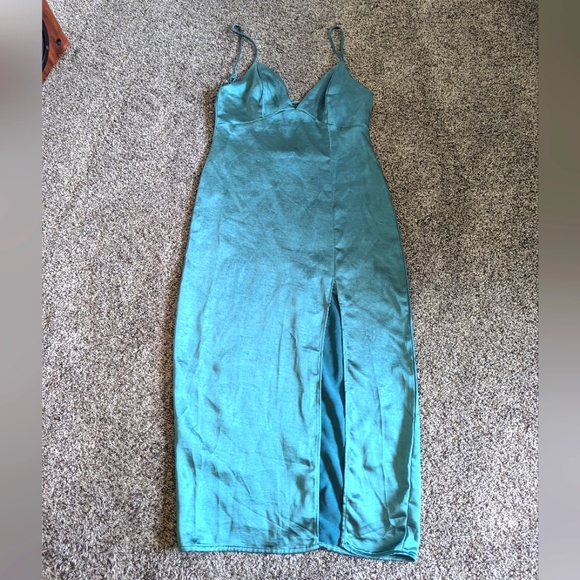 Green silvery fitted midi dress size medium - Picture 1 of 5